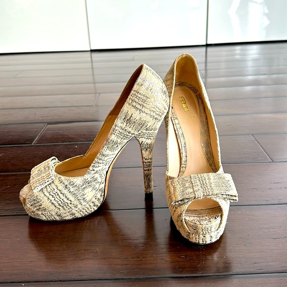 Fendi Jacquard Bow front Peep toe pumps size 39